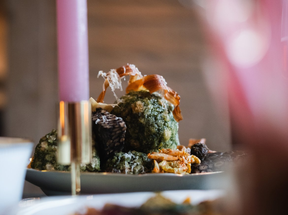 Spinatknödel-Rezept mit Kimchi-Hollandaise Spinatknödel-Rezept mit Kimchi-Hollandaise