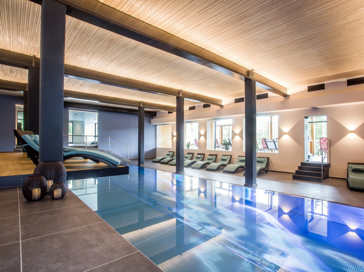 Schwimmbad im Innenbereich - Biohotel Ifenblick in Balderschwang