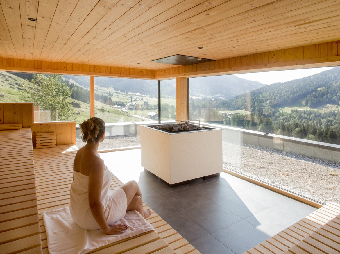 Sauna mit Panoramablick im Bio-Berghotel Ifenblick Balderschwang